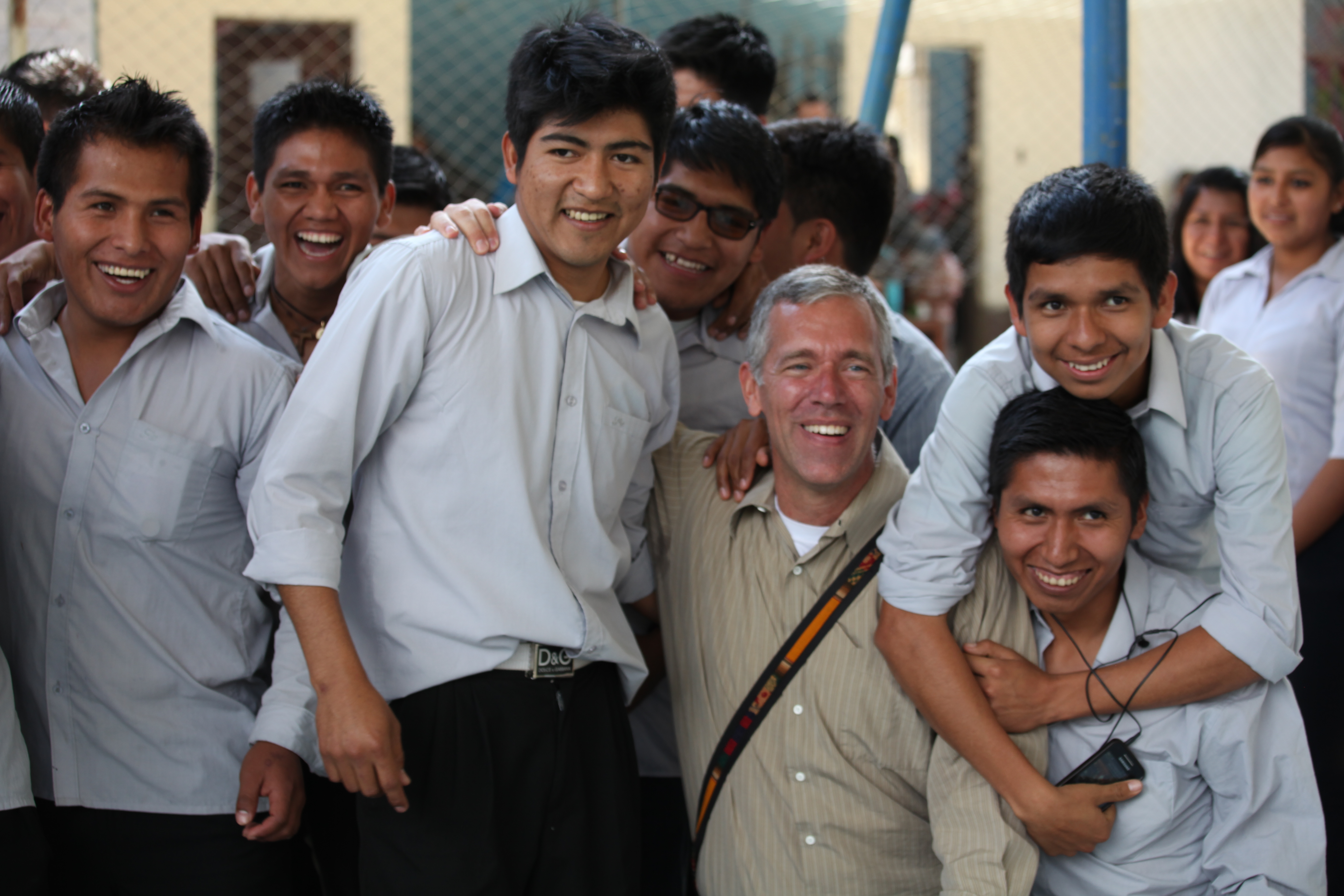 Hugh Smeltekop poses with UAC-CP Agronomy students in Carmen Pampa, Bolivia